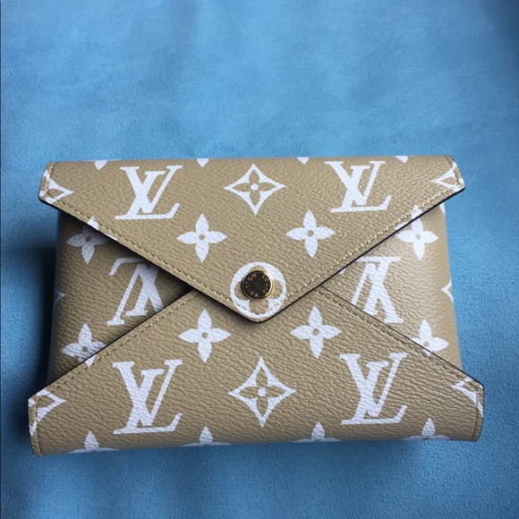 Louis Vuitton Monogram Giant Medium Pochette Beige - Picture 9 of 13